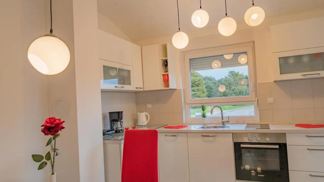 Sea & Sun 4* Apartment Banjole Croatia